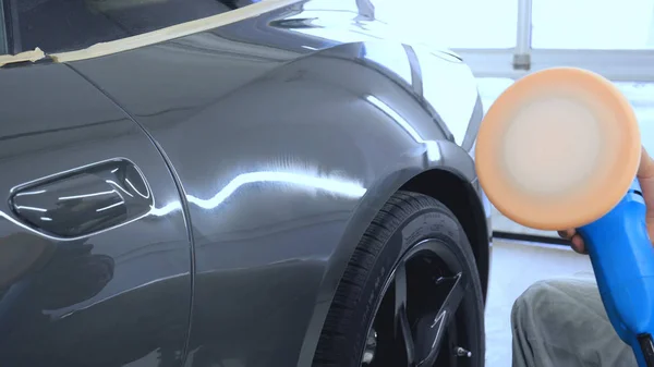 Man Special Suit Polishes Gray Car Body Tool Polishing Cars — Stock Photo, Image