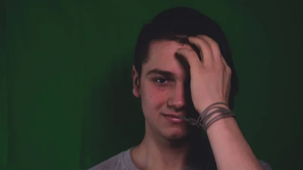 Antecedentes Chromakey Cara Jovem Menino Mostra Emoções Diferentes Conceito Fundo — Fotografia de Stock