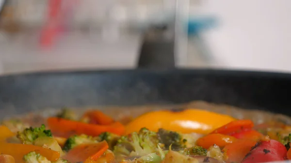 Verduras Frescas Deliciosas Guisam Uma Panela Comida Vegetarianos Casa Conceito — Fotografia de Stock