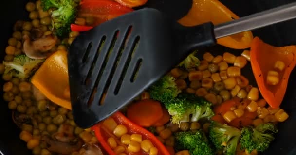 Deliciosas Verduras Frescas Guisan Una Sartén Comida Para Vegetarianos Casa — Vídeos de Stock
