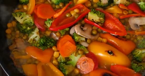 Deliciosas Verduras Frescas Guisan Una Sartén Comida Para Vegetarianos Casa — Vídeos de Stock