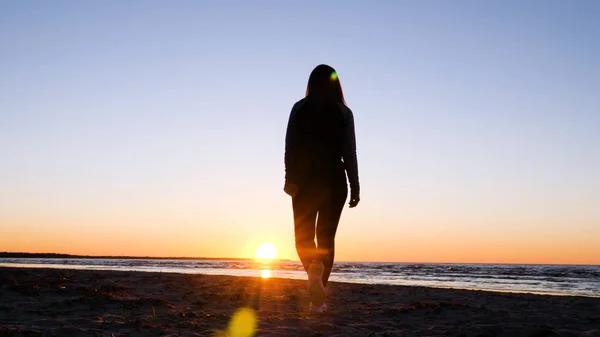 Young Woman Background Sunset Sun Seashore Does Exercises Exercised Running — Stock Photo, Image