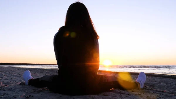 Young Woman Background Sunset Sun Seashore Does Exercises Exercised Running — Stock Photo, Image