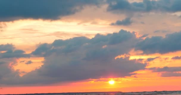 Восходящее Солнце Фоне Моря Океана Неба Волн Заката — стоковое видео
