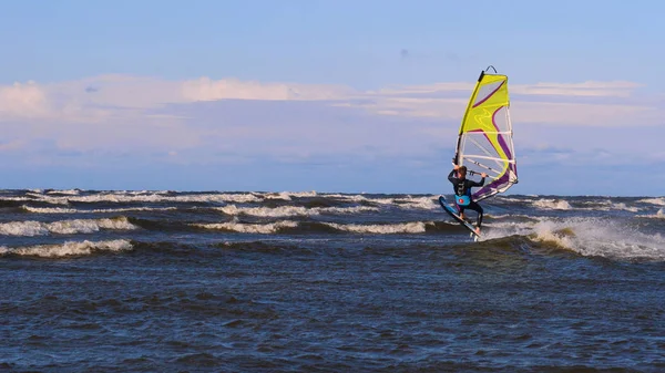 Surfista Profissional Vento Preparando Vento Mar Para Oceano Windsurfer Pega — Fotografia de Stock