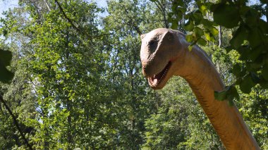 Dinozorların yeniden inşası parkın Eğitim Yolu'nda orijinal ve doğal boyuta yakındır..