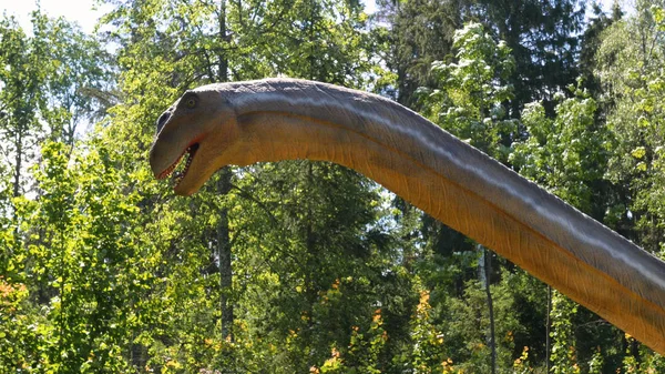 Las Reconstrucciones Dinosaurios Son Cercanas Original Tamaño Natural Camino Educativo — Foto de Stock