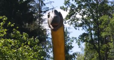 Dinozorların yeniden inşası parkın Eğitim Yolu'nda orijinal ve doğal boyuta yakındır..