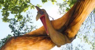 Dinozorların yeniden inşası parkın Eğitim Yolu'nda orijinal ve doğal boyuta yakındır..