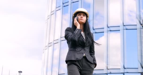 Happiness Businesswoman Calling Phone Business Architecture Background Concept Skyscraper Business — Stock Video