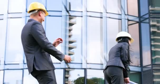 Equipe Arquitetos Engenheiros Grupo Documentos Verificação Canteiro Obras Fluxo Trabalho — Vídeo de Stock