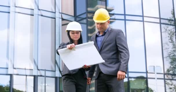 Equipe Arquitetos Engenheiros Grupo Documentos Verificação Canteiro Obras Fluxo Trabalho — Vídeo de Stock