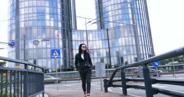 Business Woman Walk City Business Center Bridge Young Business Woman — Stock Video