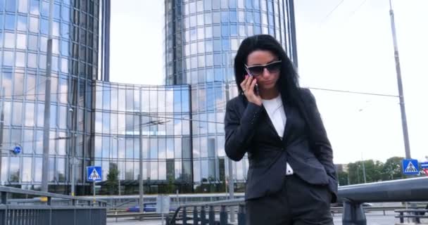 사업가 비즈니스 배경으로 전화를 걸었습니다 콘셉트 Skyscraper Business Girl Architect — 비디오