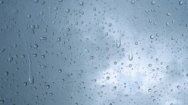 Σταγόνα Βροχής Στο Φόντο Του Γυαλιού Του Αυτοκινήτου Οδική Θέα — Φωτογραφία Αρχείου