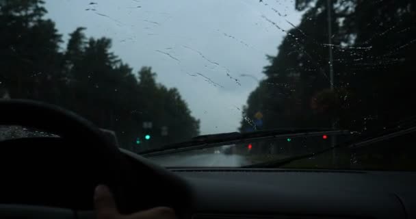 Goccia Pioggia Sullo Sfondo Vetro Dell Auto Vista Stradale Attraverso — Video Stock