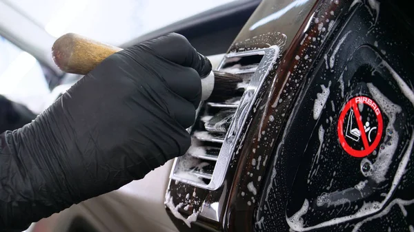 Professional Polishing Ceramics Car Washes Show Headlights New Cars Concept — Stock Photo, Image