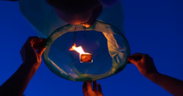 Ballongeld Himmel Lykta Flygande Lyktor Varmluftsballonger Lykta Flyger Högt Upp — Stockvideo