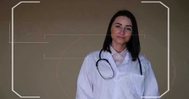 Lekarze Organizujący Internetową Konferencję Wideo Analizują Medyczną Diagnozę Rezonansu Magnetycznego — Wideo stockowe