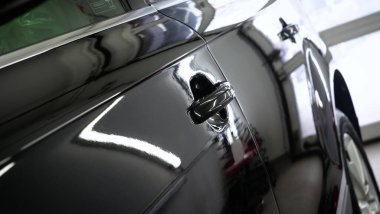 Garajdaki araba, servis, araba salonu..