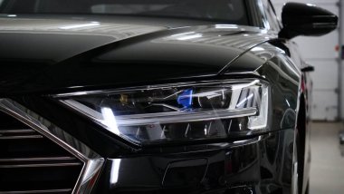 Garajdaki araba, servis, araba salonu..