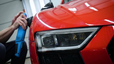 Garajdaki araba, servis, araba salonu..