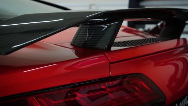 Garajdaki araba, servis, araba salonu..