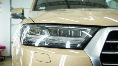 Garajdaki araba, servis, araba salonu..