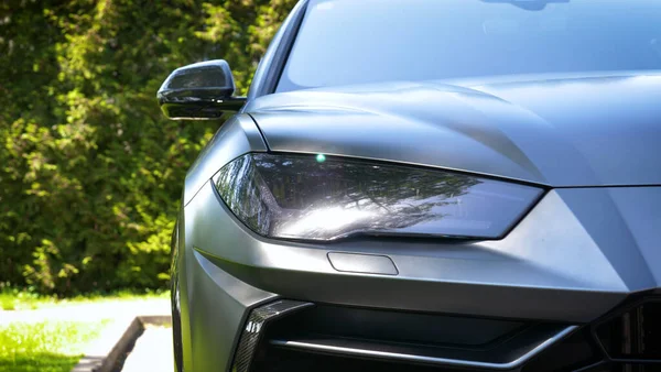 Garajdaki araba, servis, araba salonu..