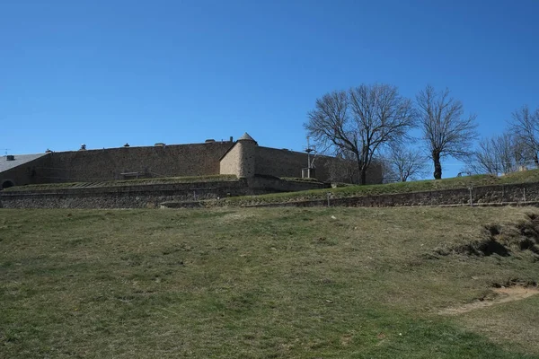 Середньовічна фортеця в Мон-Луї, Франція — стокове фото