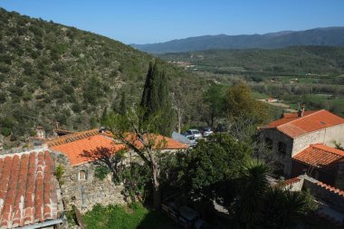 EUS, Fransa - Nisan 2018; Küçük sokak Eus City, Fransa