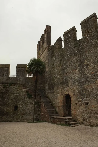 Middeleeuwse Vestingmuren Sirmione Italië — Stockfoto