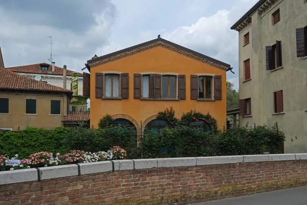 Treviso stad, Italië, ook bekend als kleine Venezia, en zijn grachten — Stockfoto