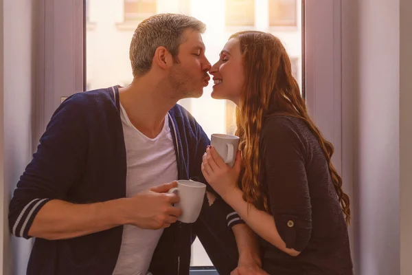 Casal amor em nova casa — Fotografia de Stock