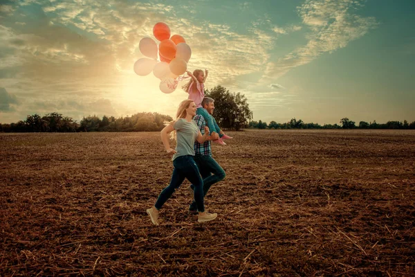 Field running family — Stock Photo, Image