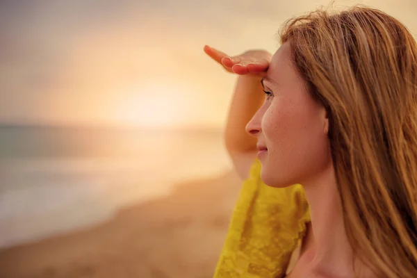 Observando el atardecer — Foto de Stock