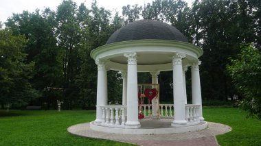 Gorky Park'ın yanında yürümek, Moskova, Rusya Federasyonu.
