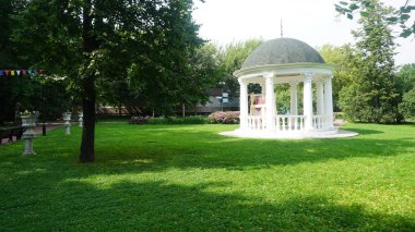 Gorky Park'ın yanında yürümek, Moskova, Rusya Federasyonu.