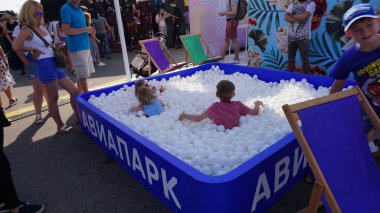 Moskova, Rusya - 14 Temmuz 2017: Gorky park ücretsiz giriş kamu olay Moskova Şehir Günü kutlaması.