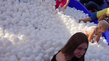 Moskova, Rusya - 14 Temmuz 2017: Gorky park ücretsiz giriş kamu olay Moskova Şehir Günü kutlaması.