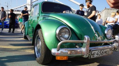 Yeşil vintage Rus araba.