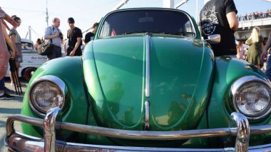 Yeşil vintage Rus araba.