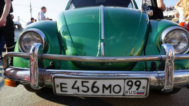 Yeşil vintage Rus araba.