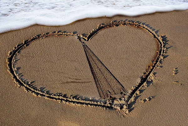 Herzzeichen Strand Mit Meereswelle — Stockfoto