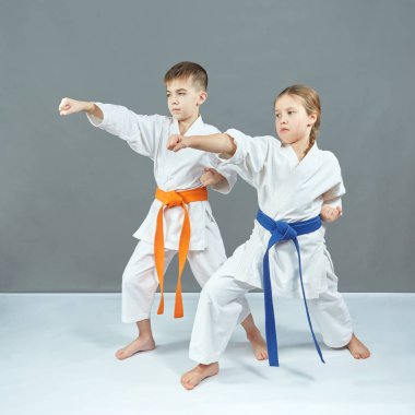 Eğitim darbe gri bir arka taraftan çocuklarıyız