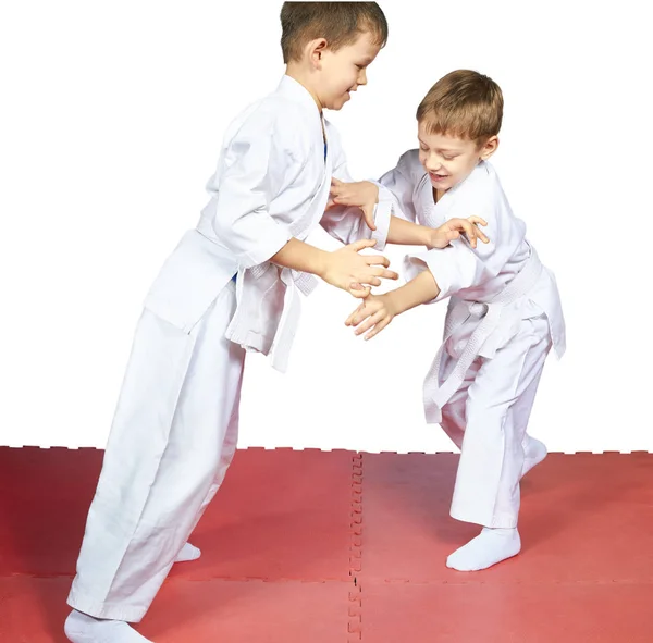 Small Athletes Train Sparring Mat — Stock Photo, Image