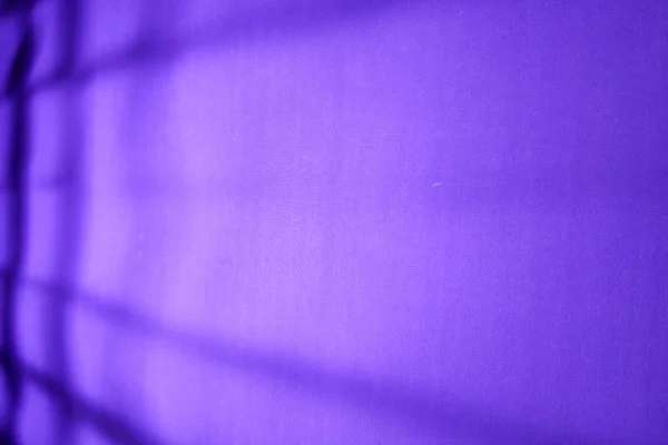 Размытый Фиолетовый Фон Черными Линиями Виде Решетки — стоковое фото