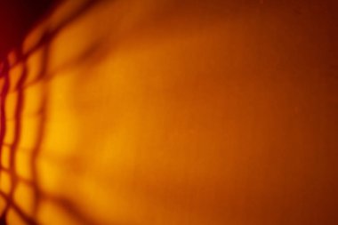 Sarı arka plan siyah çizgili