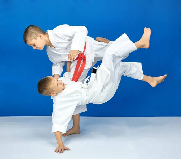 Boy Red Belt Throws — Stock Photo, Image