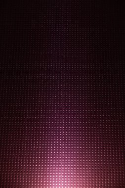 Işık mor damalı arka plan üzerinde beyaz nokta